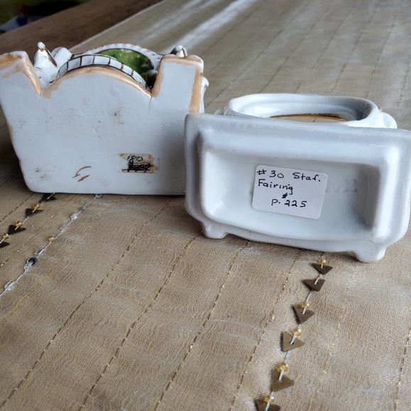 Vintage Staffordshire Fairing Trinket Box - Picture 8 of 8